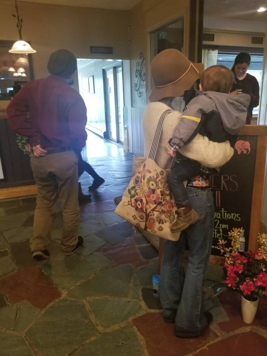 Adams Country Club | restaurant | 10700 US-11, Adams, NY 13605, USA | 3152324842 OR +1 315-232-4842