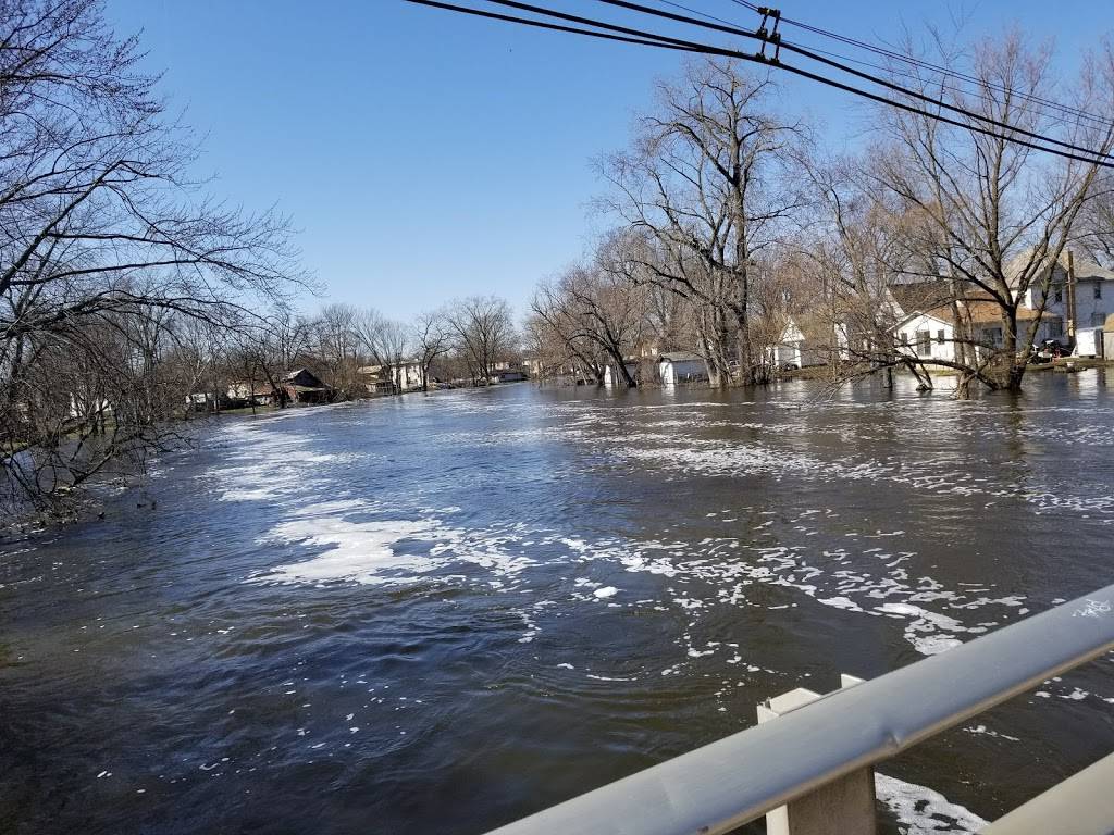 Mr Bs Dairy Bar | restaurant | 403 6th St, Three Rivers, MI 49093, USA | 2692783495 OR +1 269-278-3495