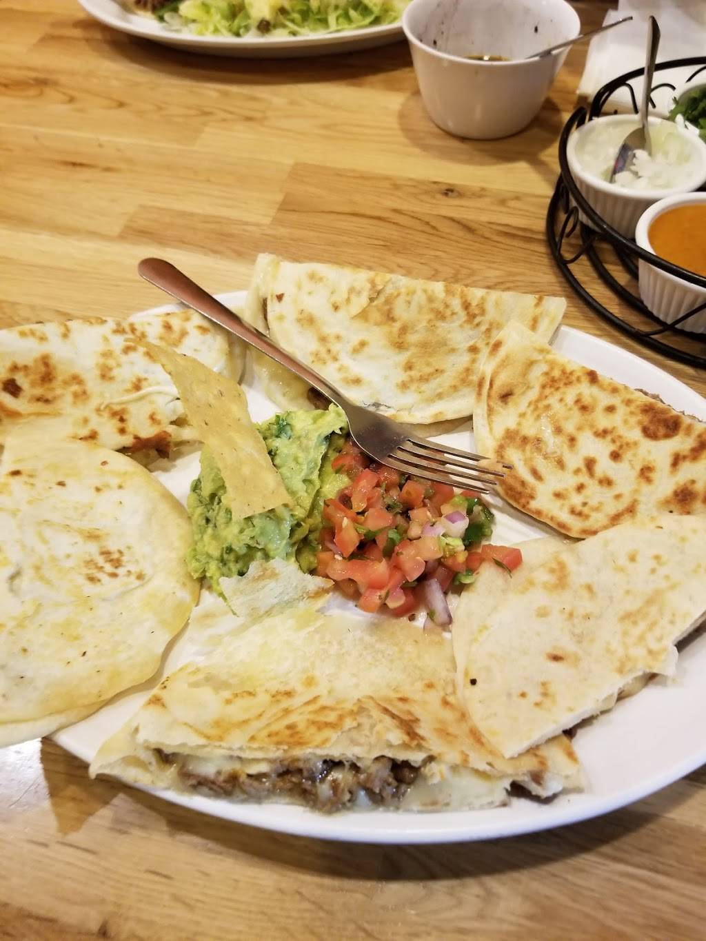 El Tiz El Tizoncito Oak Cliff | restaurant | 3404 W Illinois Ave, Dallas, TX 75211, USA | 2143300839 OR +1 214-330-0839