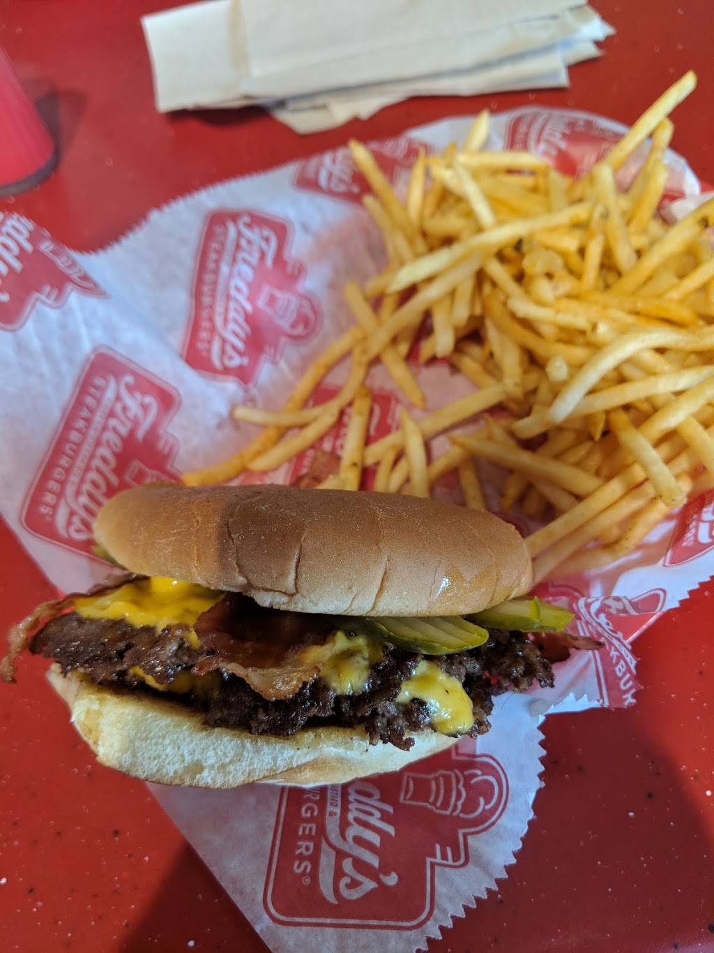 Freddys Frozen Custard & Steakburgers | restaurant | 6006 28th St SE, Grand Rapids, MI 49546, USA | 6165913354 OR +1 616-591-3354