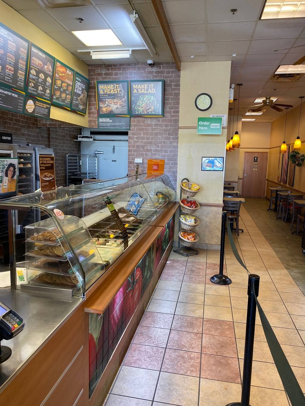 Subway | restaurant | 5602 Tenth Line W, Mississauga, ON L5M 7L9, Canada | 9052864789 OR +1 905-286-4789