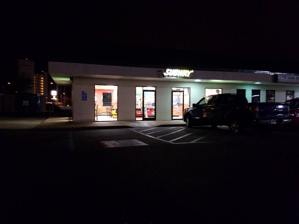 Subway Restaurants | restaurant | 135 W Ocean View Ave Unit #26-27, Shopping Ctr, Norfolk, VA 23503, USA | 7575831989 OR +1 757-583-1989