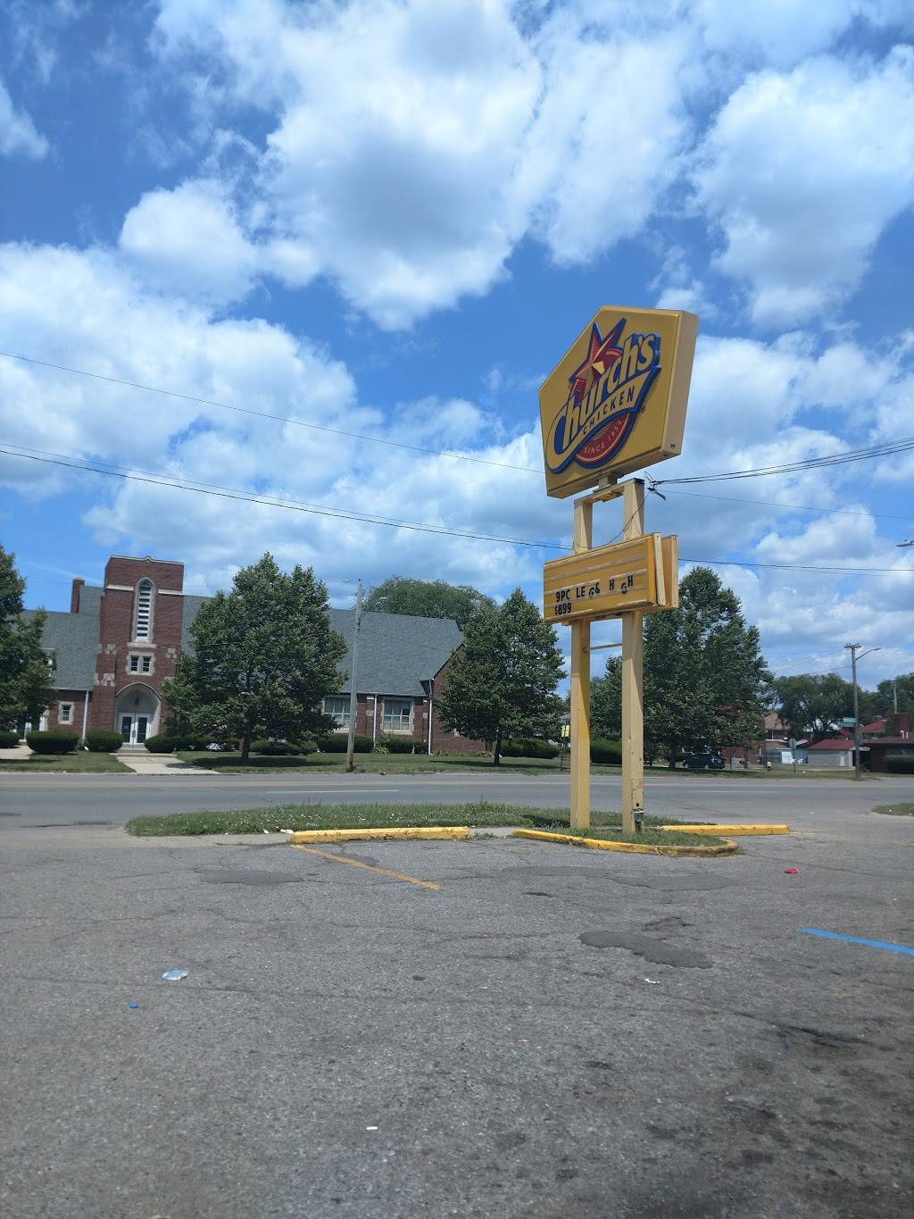 Churchs Chicken | restaurant | 19741 W McNichols Rd, Detroit, MI 48219, USA | 3135328267 OR +1 313-532-8267