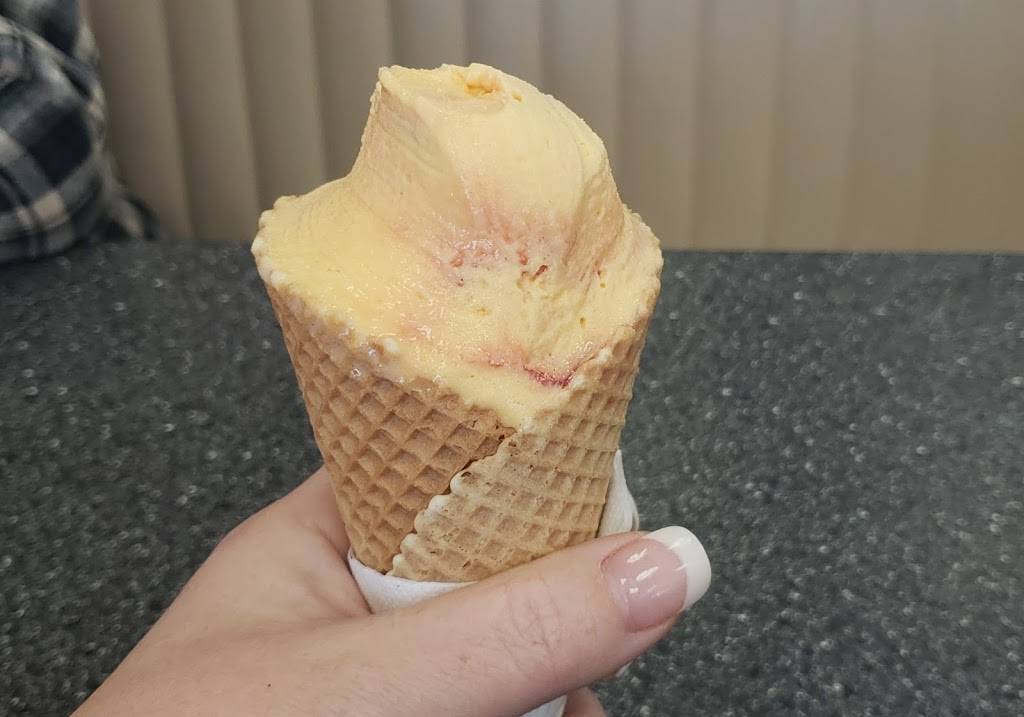 Braums Ice Cream & Burger Restaurant | restaurant | One W Main St, Yukon, OK 73099, USA | 4053543615 OR +1 405-354-3615