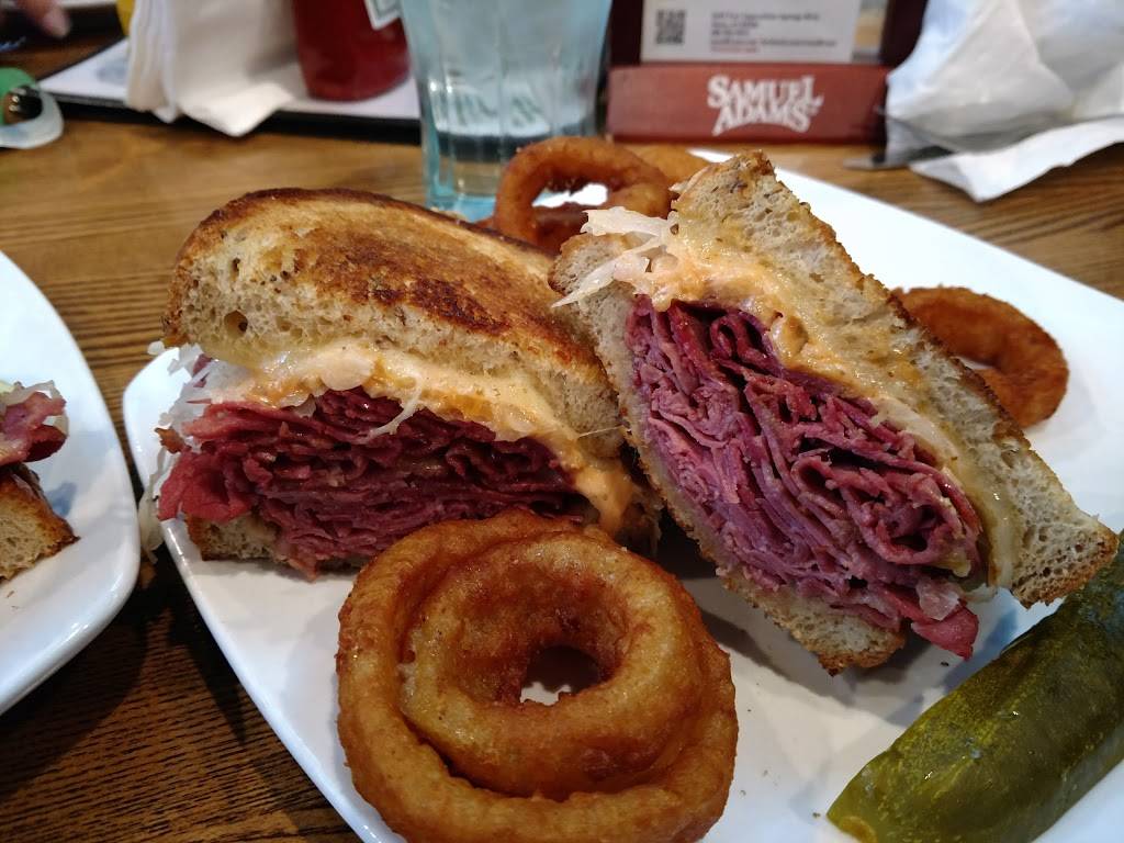 R.T. OSullivans Sports Grill | restaurant | 6646 E Superstition Springs Blvd, Mesa, AZ 85206, USA | 4803969933 OR +1 480-396-9933