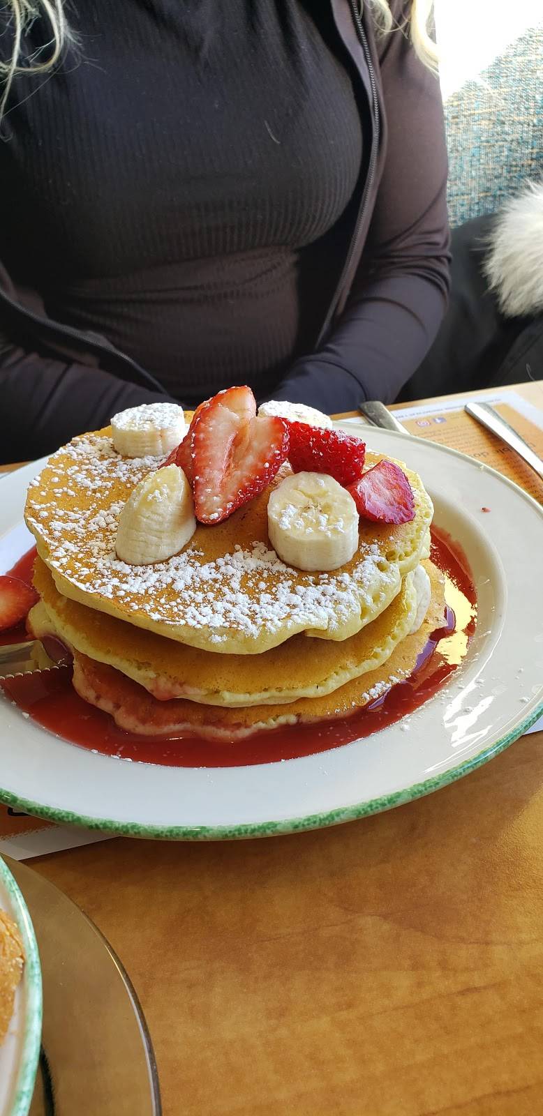 Cora | restaurant | 1530 St Laurent Blvd, Ottawa, ON K1G 4A3, Canada | 6135632672 OR +1 613-563-2672