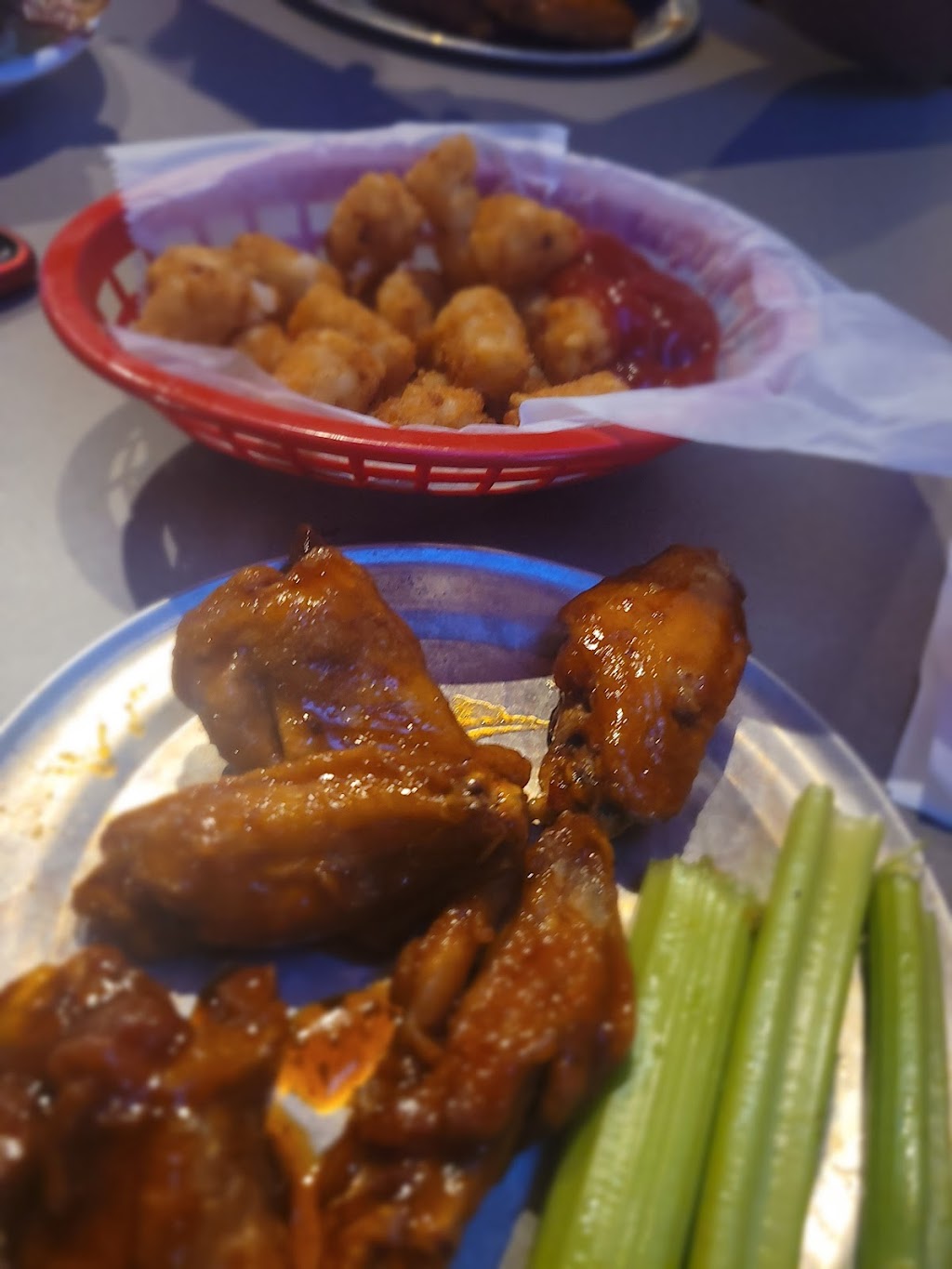 Pluckers Wing Bar | restaurant | 92 NE Interstate 410 Loop, San Antonio, TX 78216, USA | 2109669464 OR +1 210-966-9464