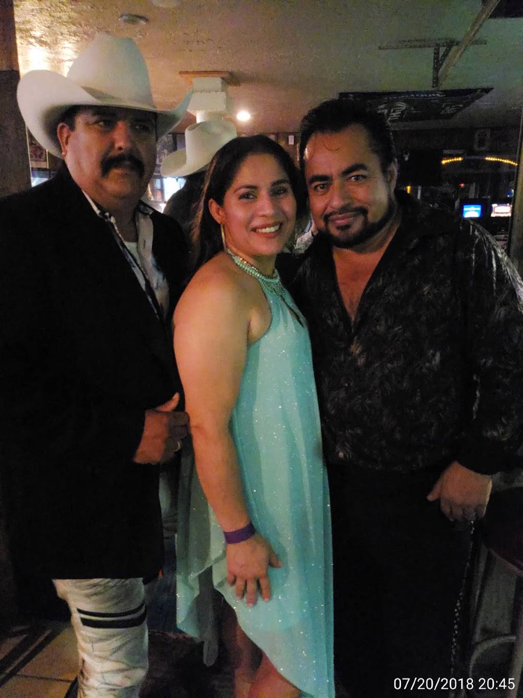 Saras Ice House | restaurant | 4003 N Main St, Houston, TX 77009, USA | 8324410078 OR +1 832-441-0078