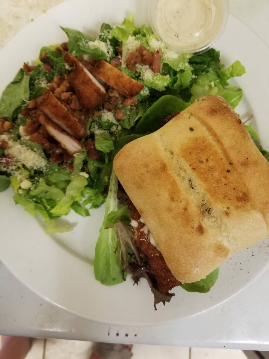 Marcos Pizzeria & Valentes Pasta House | restaurant | 4141 Tecumseh, Windsor, ON N8Y 4K9, Canada | 5199447700 OR +1 519-944-7700