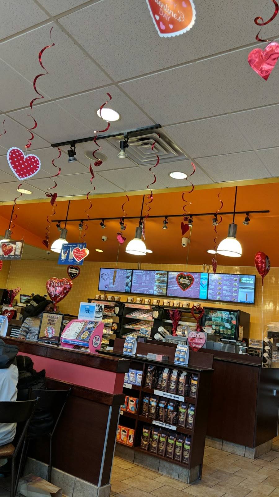 Dunkin Donuts | cafe | 382 Main St #390, West Orange, NJ 07052, USA | 9733250999 OR +1 973-325-0999