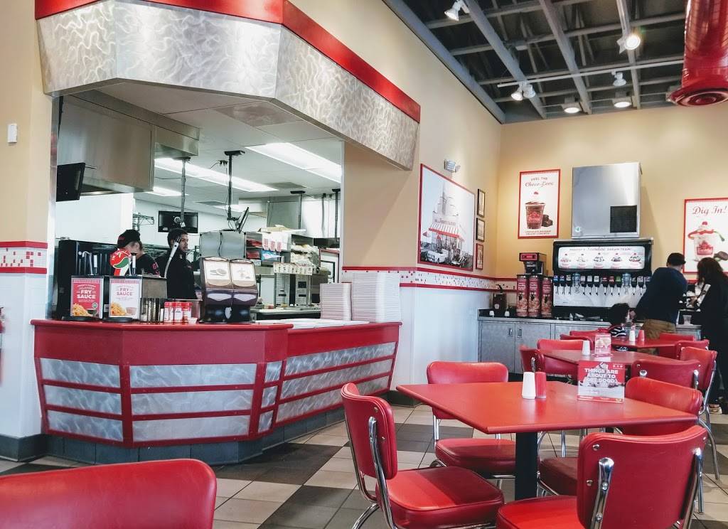 Freddys Frozen Custard & Steakburgers | restaurant | 3812 N Roxboro St, Durham, NC 27704, USA | 9194794017 OR +1 919-479-4017