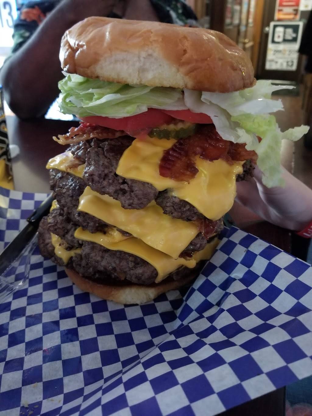 TRs Front Row On Greenwood | restaurant | 219 W Greenwood Ave, Waukegan, IL 60087, USA | 8476232337 OR +1 847-623-2337