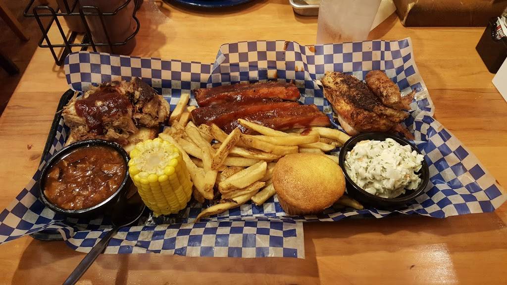 Famous Daves Bar-B-Que | restaurant | 1320 Village West Pkwy, Kansas City, KS 66111, USA | 9133348646 OR +1 913-334-8646