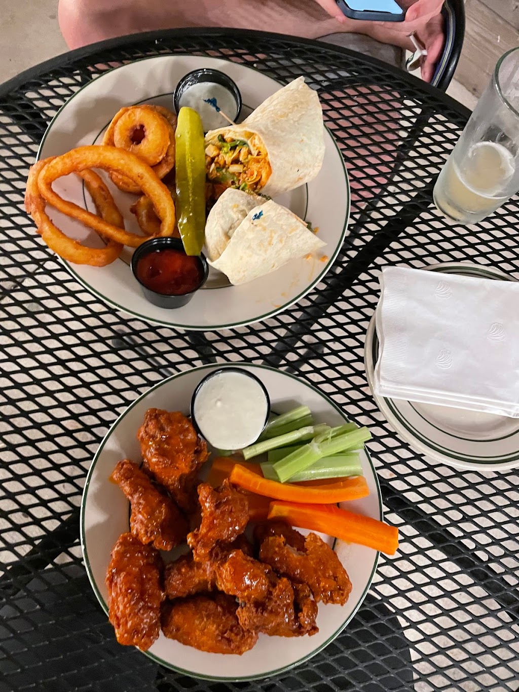 Third Rail Tavern | restaurant | 1133 W Madison St, Chicago, IL 60607, USA | 3124329107 OR +1 312-432-9107