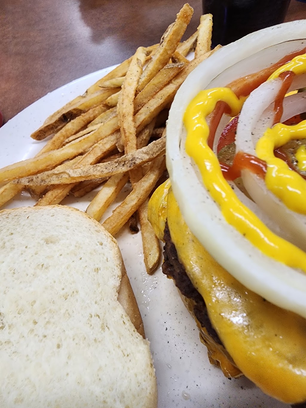 Gigis Country Store | restaurant | 310 Front St, Novinger, MO 63559, USA | 6604885533 OR +1 660-488-5533