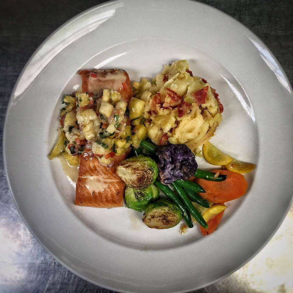 Sturgeon Bay Yacht Club | restaurant | 600 Nautical Dr, Sturgeon Bay, WI 54235, USA | 9207436934 OR +1 920-743-6934