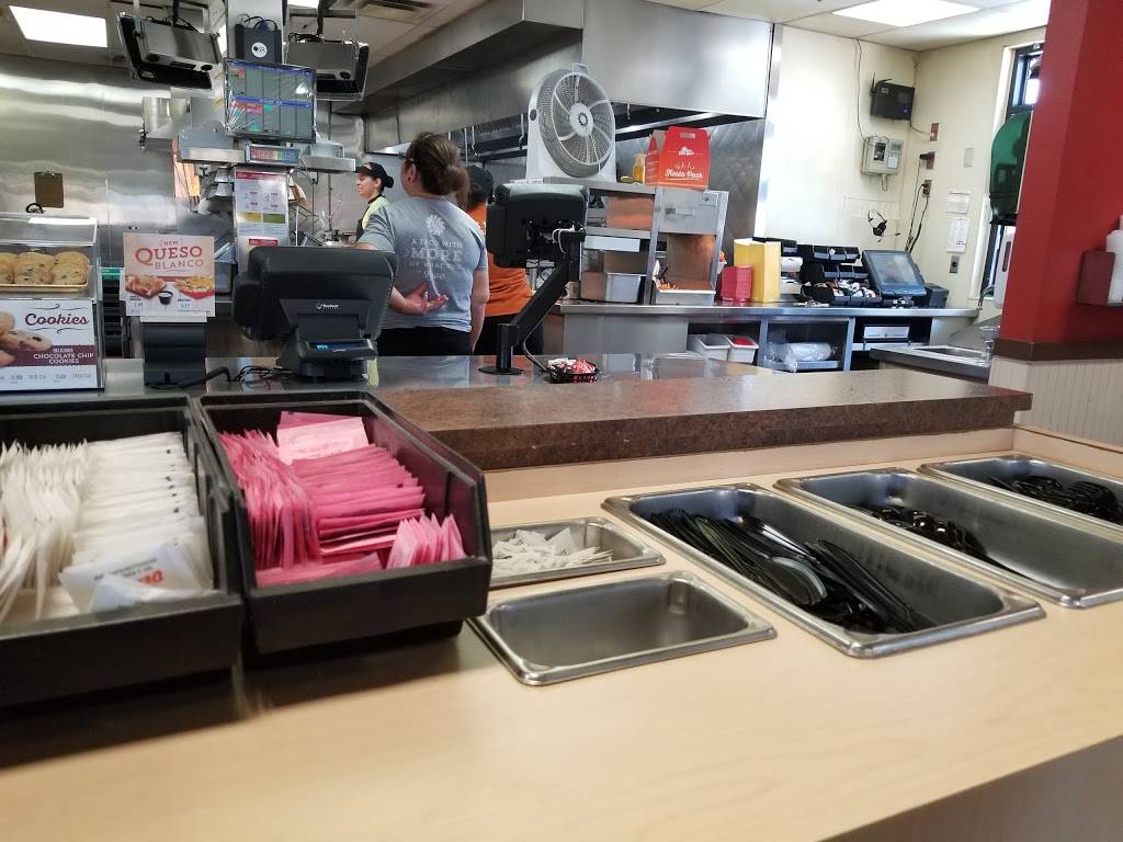 Del Taco | meal takeaway | 900 S Val Vista Dr, Gilbert, AZ 85296, USA | 4805588334 OR +1 480-558-8334