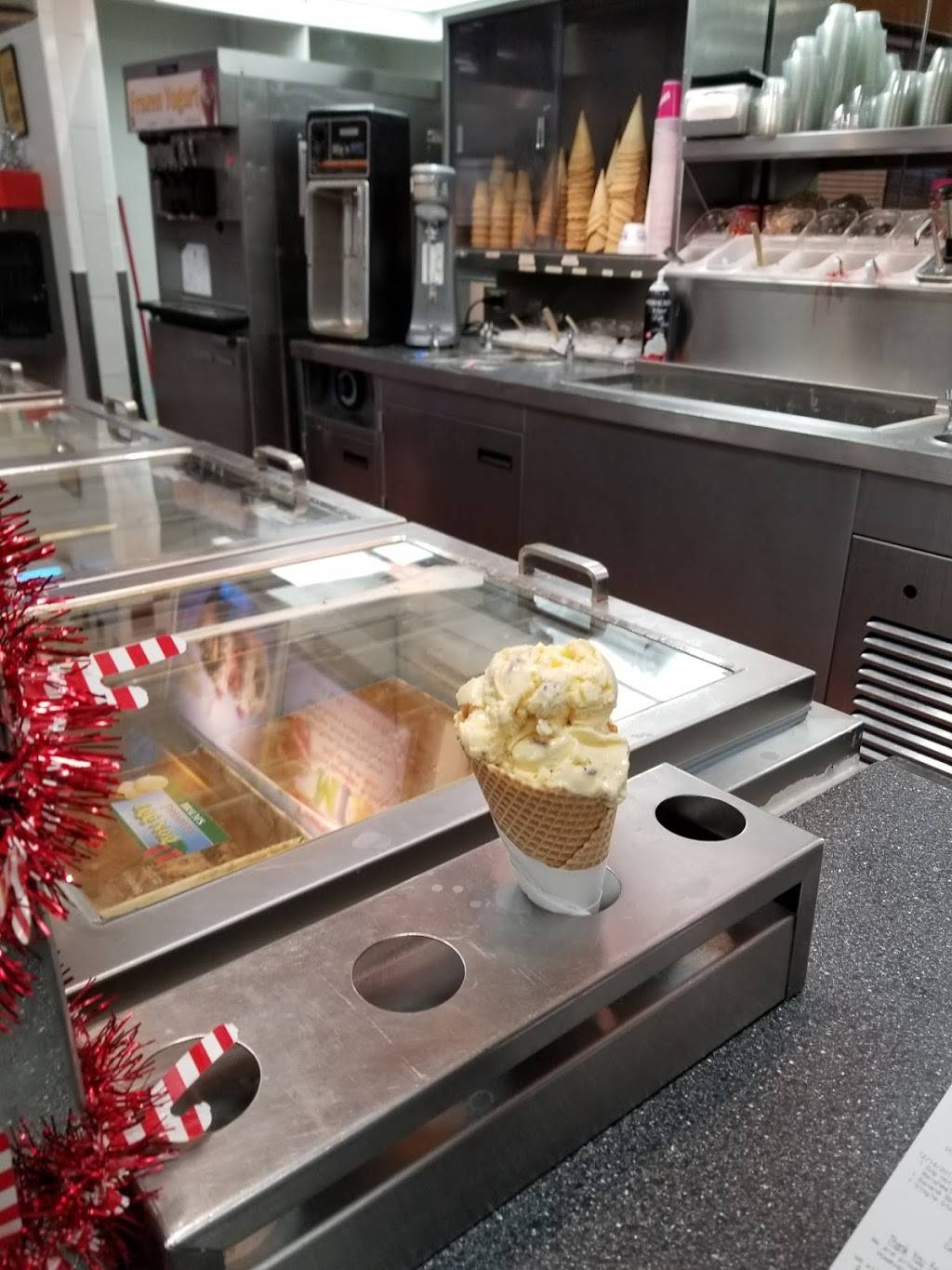 Braums Ice Cream & Burger Restaurant | restaurant | 1235 N Interstate Dr, Norman, OK 73072, USA | 4053647806 OR +1 405-364-7806