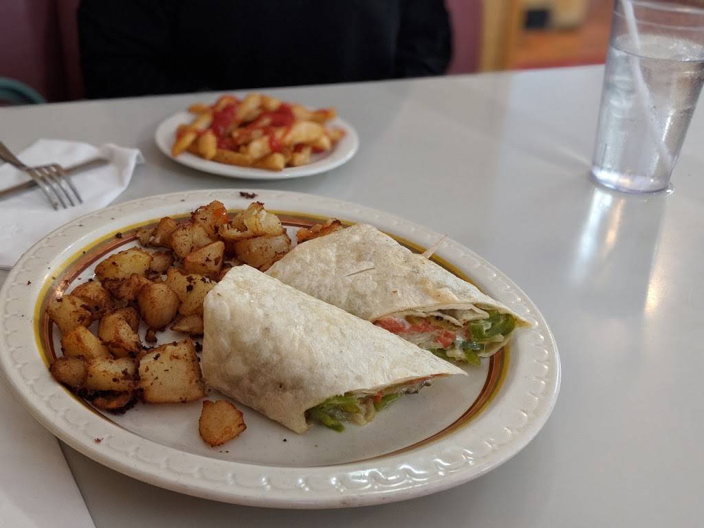 Bay Front Restaurant | restaurant | 1075 Empire Blvd, Rochester, NY 14609, USA | 5854822247 OR +1 585-482-2247