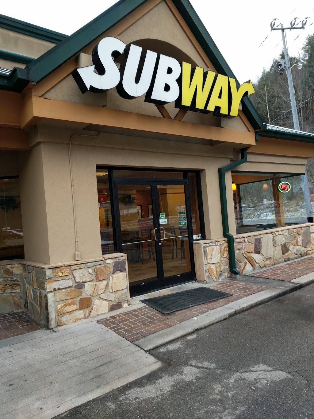 Subway | restaurant | 1359 East Pkwy, Gatlinburg, TN 37738, USA | 8654368726 OR +1 865-436-8726