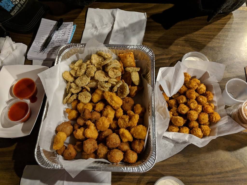 Pups 212 Bar & Grill | restaurant | 212 E Main St, West Frankfort, IL 62896, USA | 6189322225 OR +1 618-932-2225