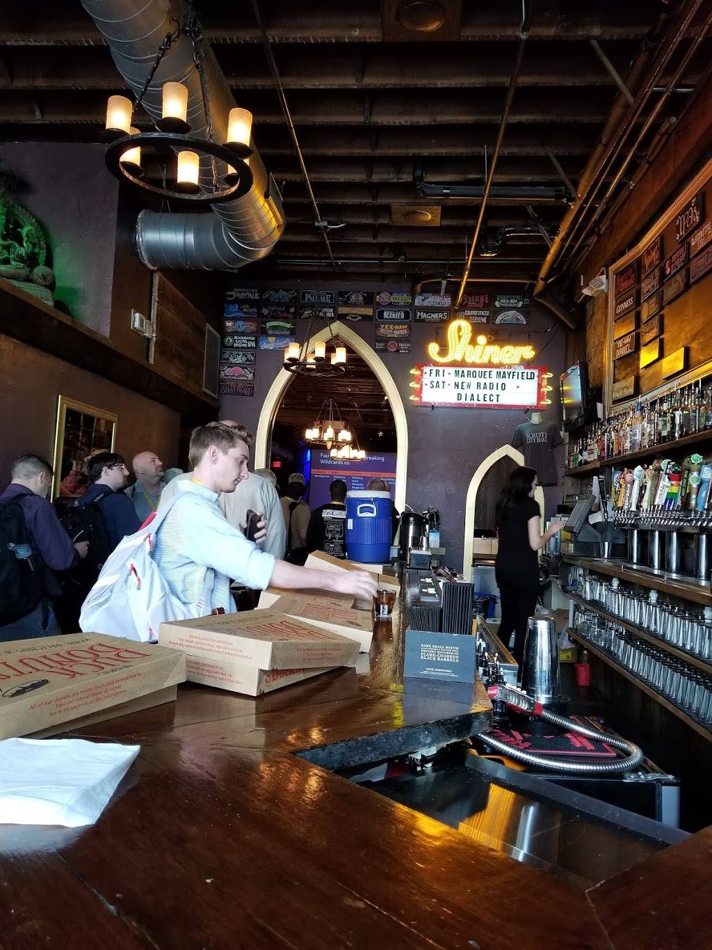 Scruffy City ~ Your Downtown Destination | restaurant | 32 Market Square, Knoxville, TN 37902, USA | 8653334533 OR +1 865-333-4533