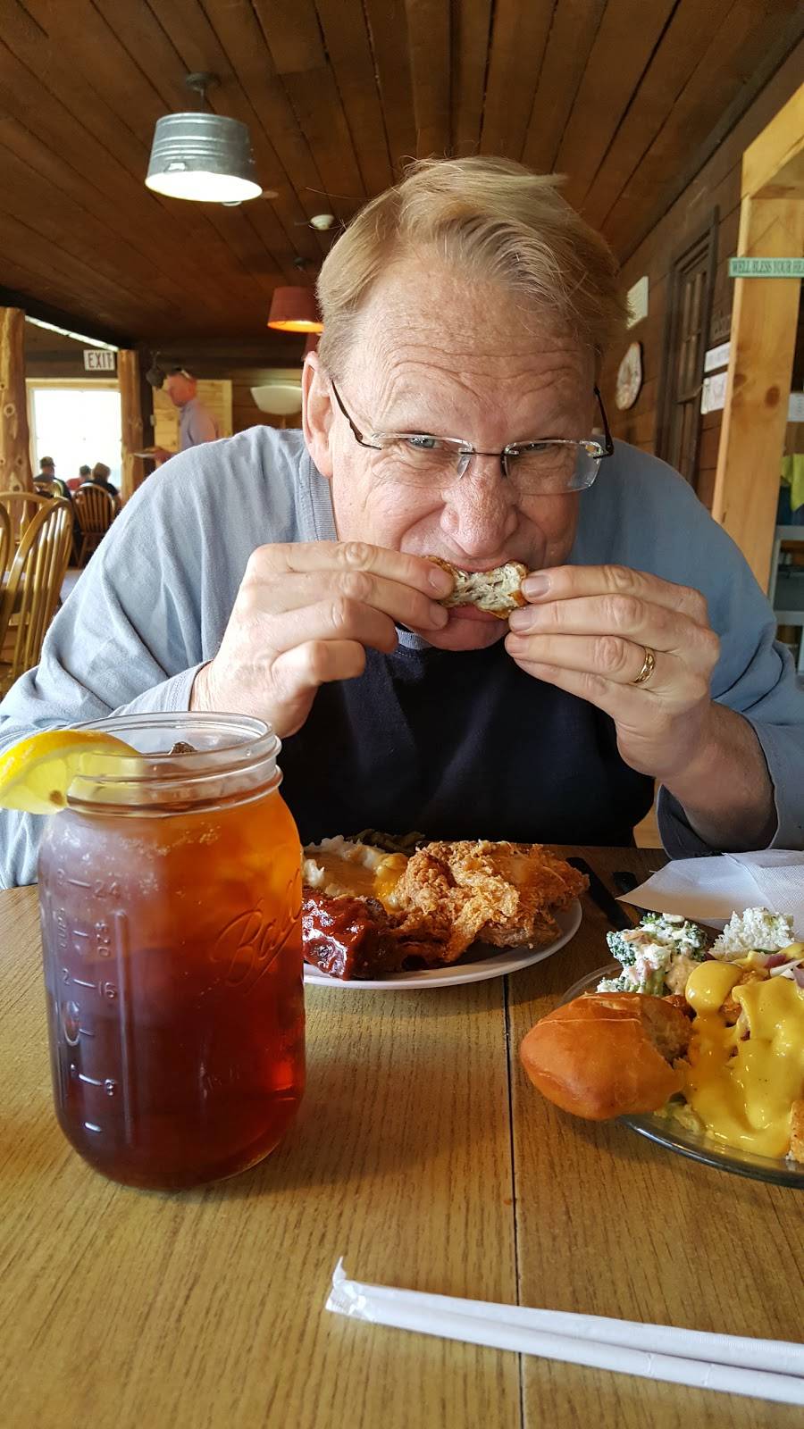 Aunt Sues Country Corner | restaurant | 107 Country Creek Dr A, Pickens, SC 29671, USA | 8648784366 OR +1 864-878-4366