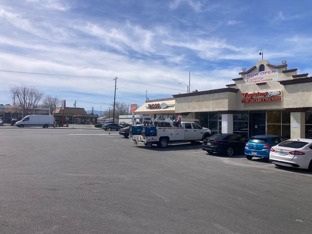 Louisiana Famous Fried Chicken | restaurant | 1143 W Ave I, Lancaster, CA 93534, USA | 6614180396 OR +1 661-418-0396