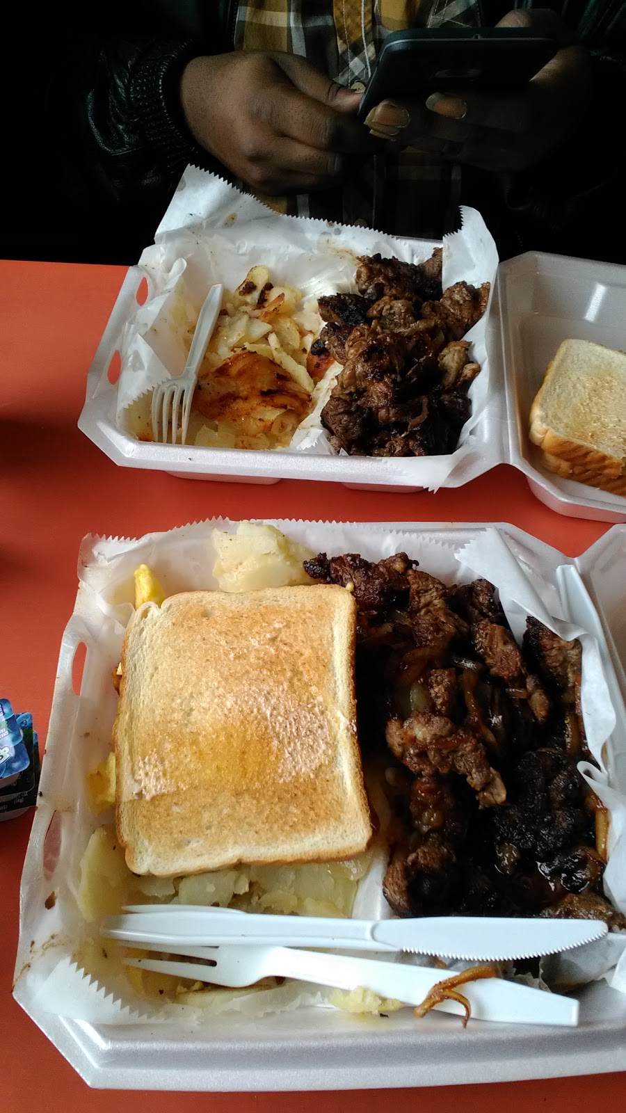 Leifs | restaurant | 10350 S Torrence Ave, Chicago, IL 60617, USA | 7737681859 OR +1 773-768-1859