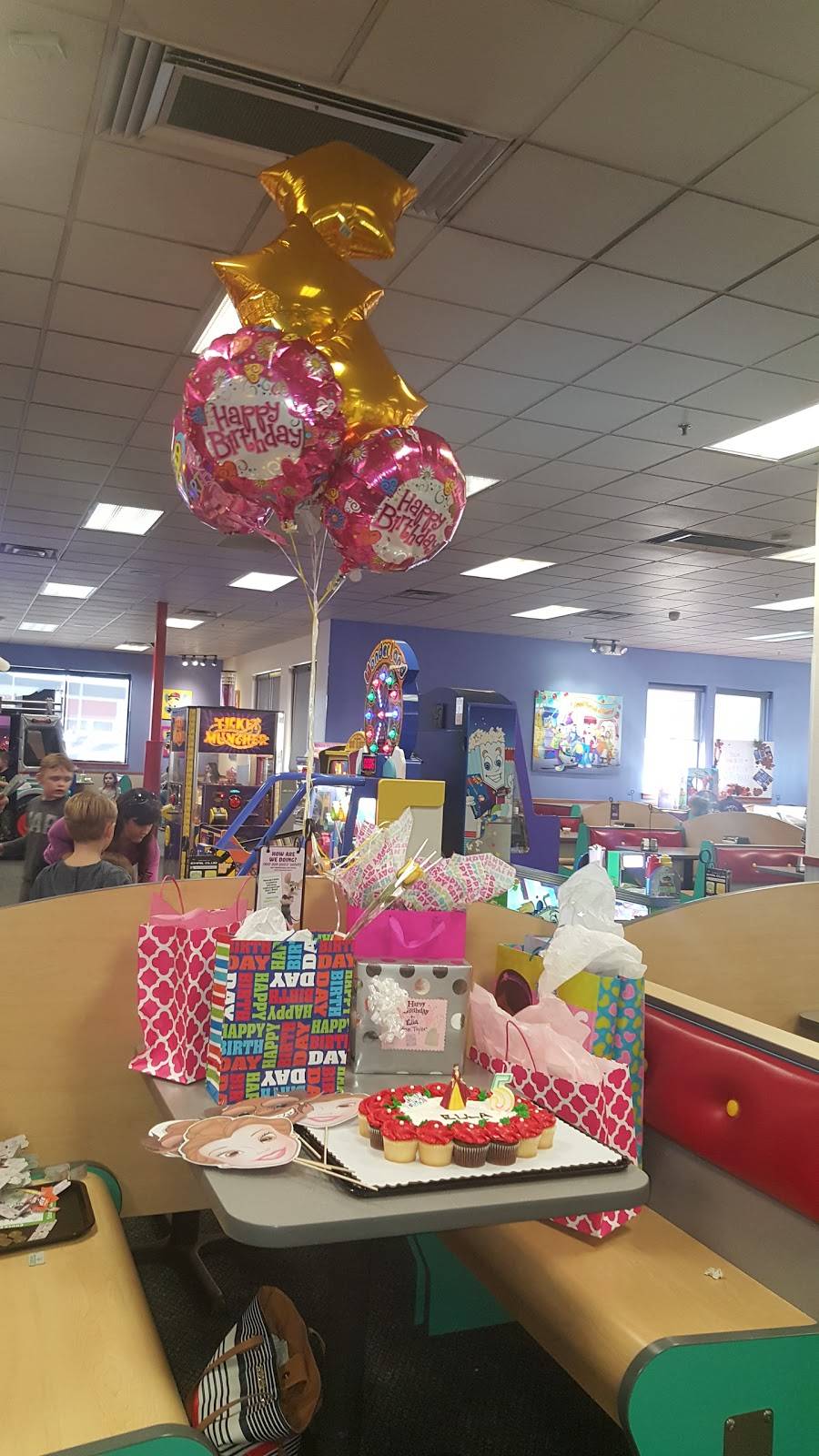 Chuck E. Cheese | restaurant | 6817 Northwest Expy, Oklahoma City, OK 73132, USA | 4057281622 OR +1 405-728-1622