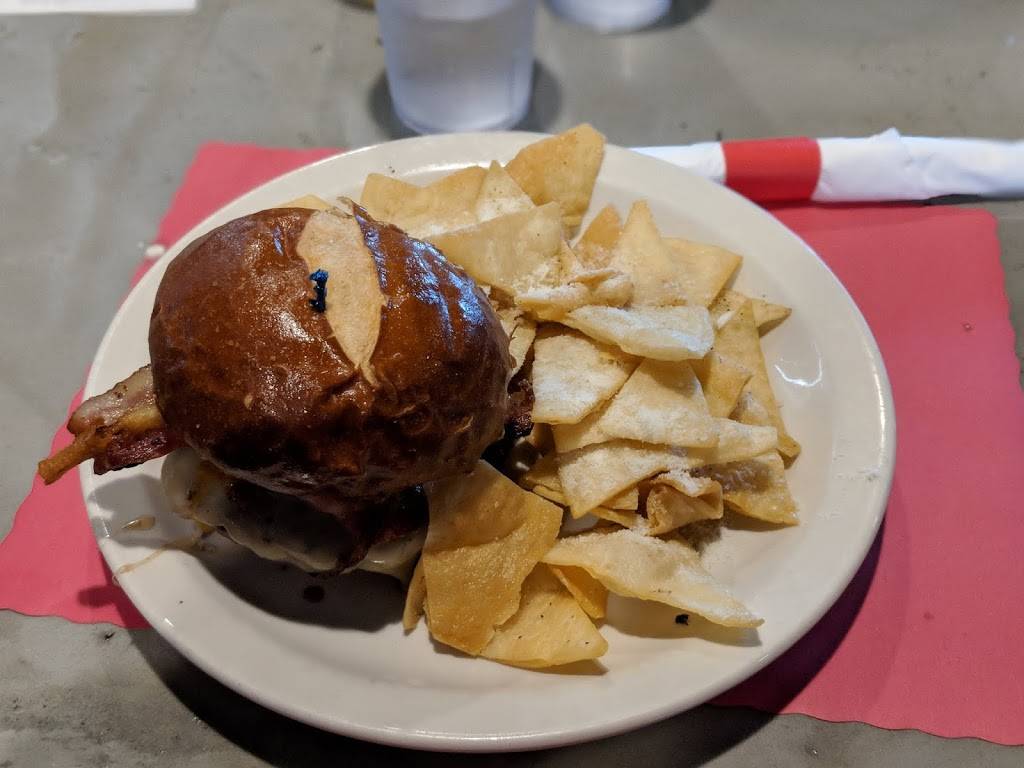 The Mad Apple Burger & Billiard Co. | restaurant | 3025 W College Ave, Appleton, WI 54914, USA | 9209553990 OR +1 920-955-3990