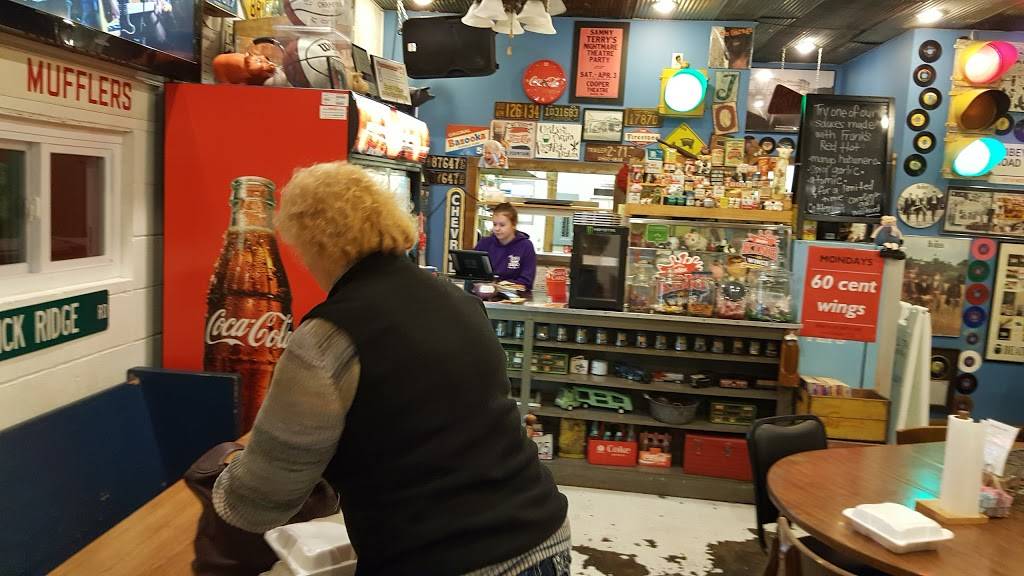 Joes Garage BBQ | restaurant | 703 Main St, Clay City, IN 47841, USA | 8129392271 OR +1 812-939-2271