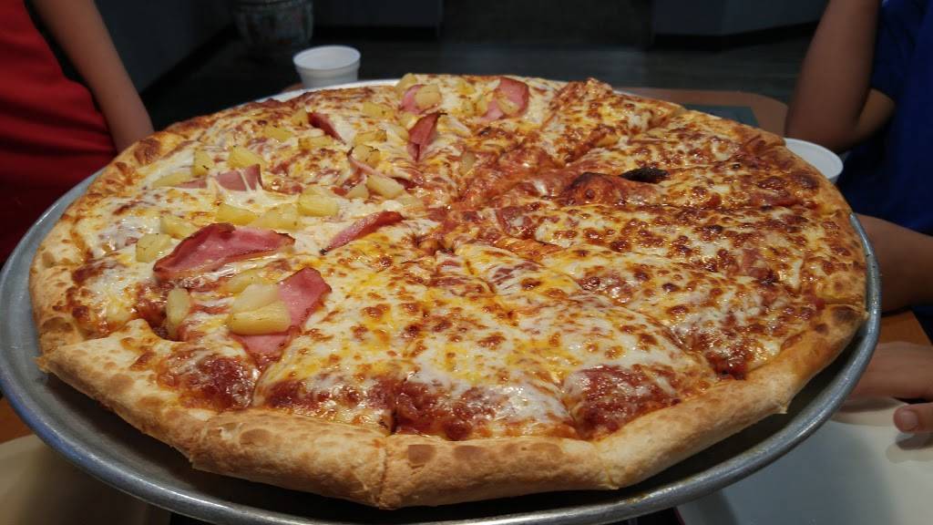 Round Table Pizza | meal delivery | Suites E & F, 1202 S Idaho St, La Habra, CA 90631, USA | 5626902205 OR +1 562-690-2205