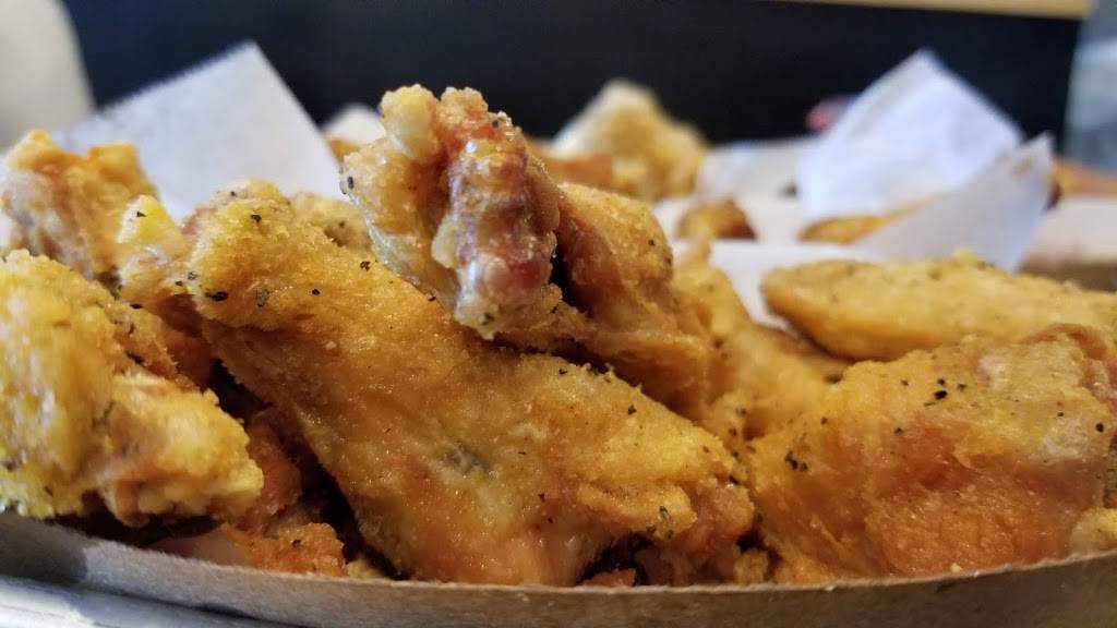 Fire Wings Fairfield | restaurant | 2700 N Texas St, Fairfield, CA 94533, USA | 7072306119 OR +1 707-230-6119