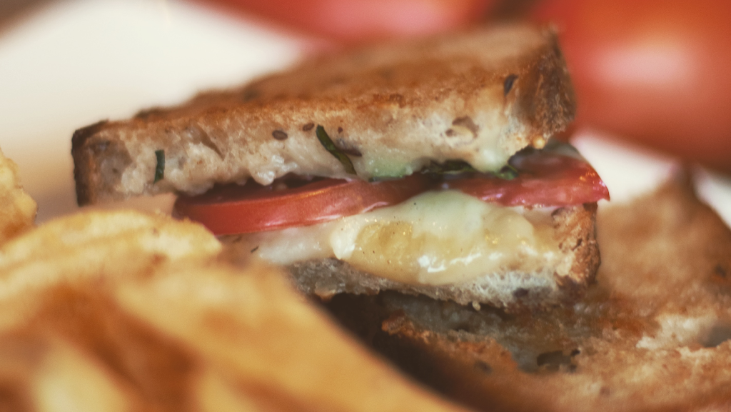 Café Muse | restaurant | 418 S Washington Ave, Royal Oak, MI 48067, USA | 2485444749 OR +1 248-544-4749