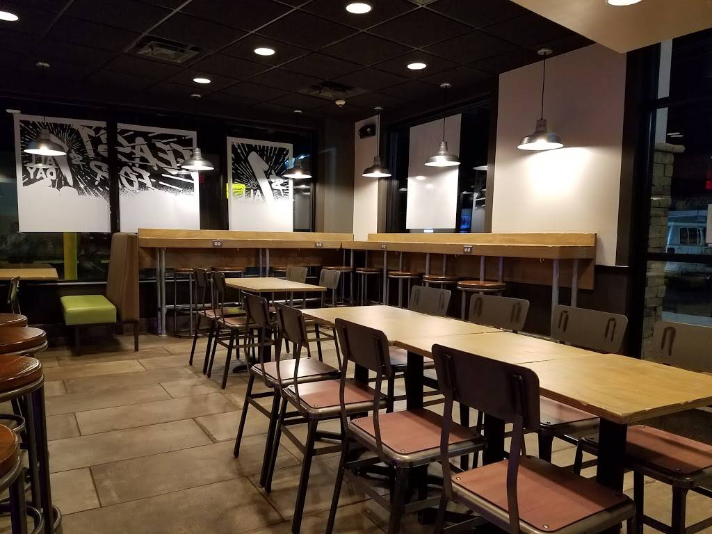 Taco Bell | meal takeaway | 10830 N Rockwell Ave, Oklahoma City, OK 73162, USA | 4057218850 OR +1 405-721-8850