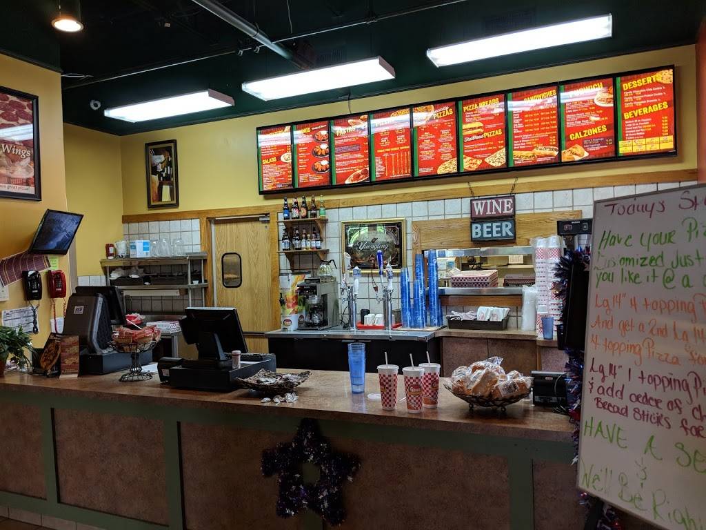 Ginos Pizza & Spaghetti House | meal delivery | 86 Fayette Town Center, Fayetteville, WV 25840, USA | 3045742604 OR +1 304-574-2604