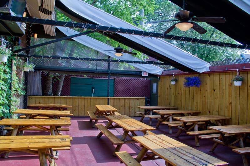 Village Tap | restaurant | 2055 W Roscoe St, Chicago, IL 60618, USA | 7738830817 OR +1 773-883-0817