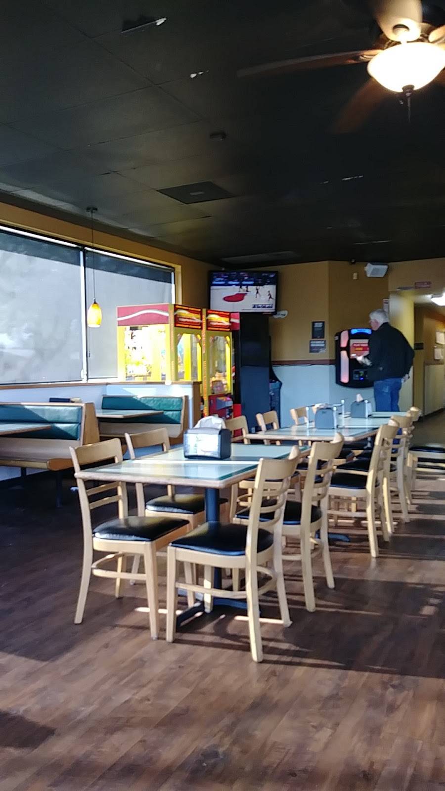 Me n eds Pizzeria | restaurant | 1530 N Ben Maddox Way, Visalia, CA 93291, USA | 5596271664 OR +1 559-627-1664