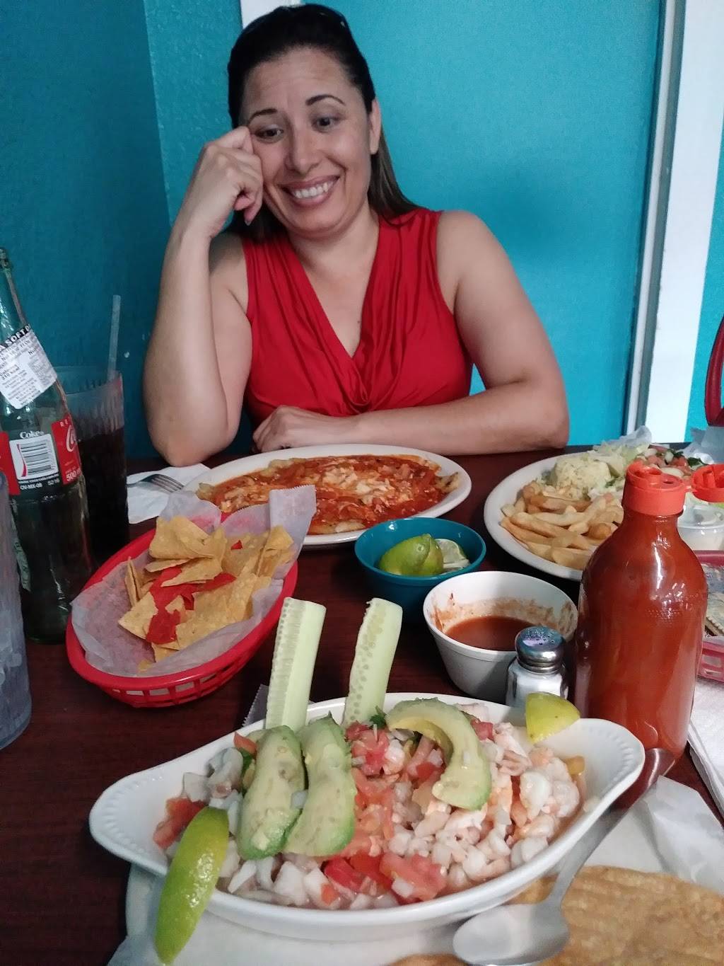 La Isla | restaurant | 764 Old Hwy 90 W, San Antonio, TX 78237, USA | 2104380405 OR +1 210-438-0405