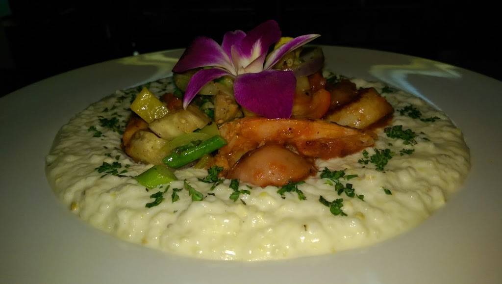 White Dog Bistro | restaurant | 68 Church St, Mathews, VA 23109, USA | 8047257680 OR +1 804-725-7680