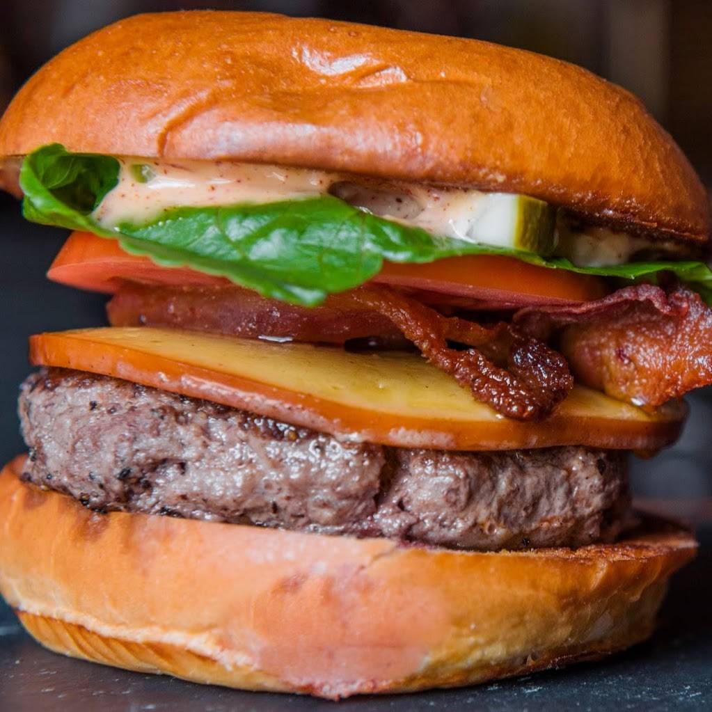 Chomp Kitchen and Drinks | restaurant | 440 Child St, Warren, RI 02885, USA | 4012892324 OR +1 401-289-2324