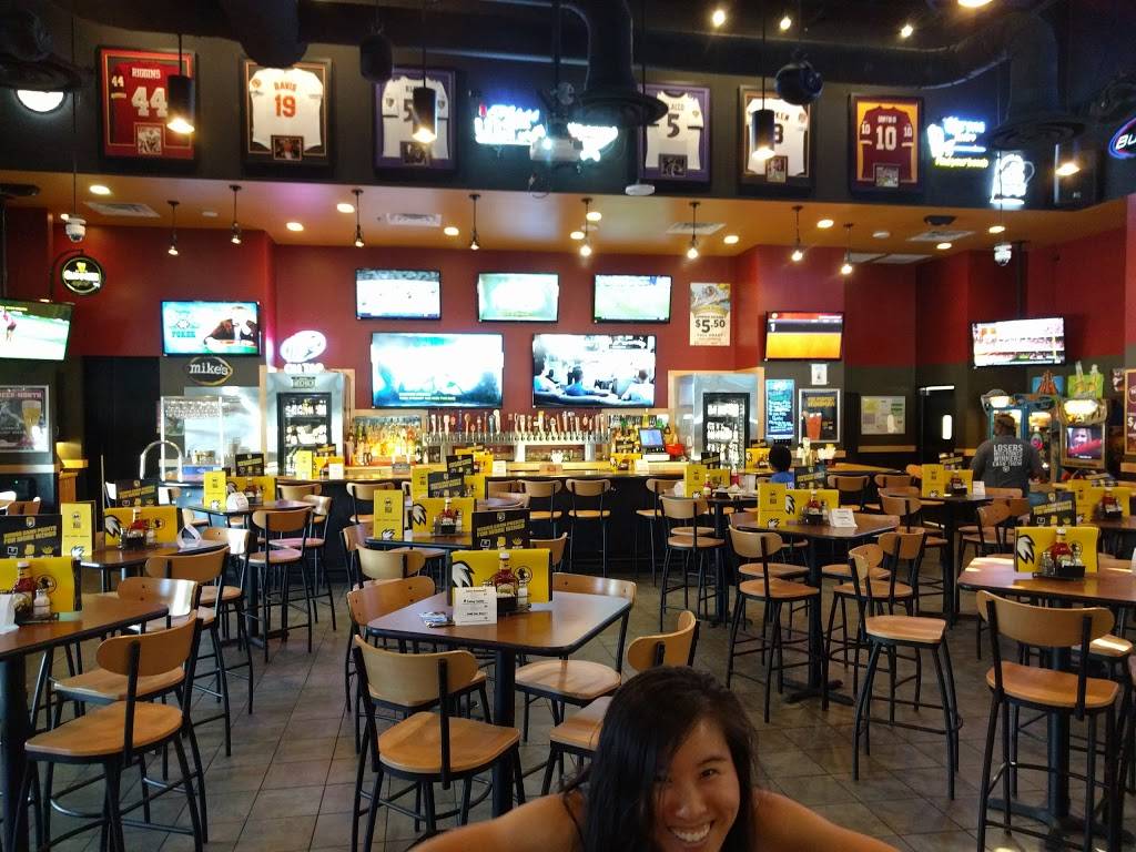 Buffalo Wild Wings | restaurant | 6191 Columbia Crossing Cir, Columbia, MD 21045, USA | 4435464383 OR +1 443-546-4383