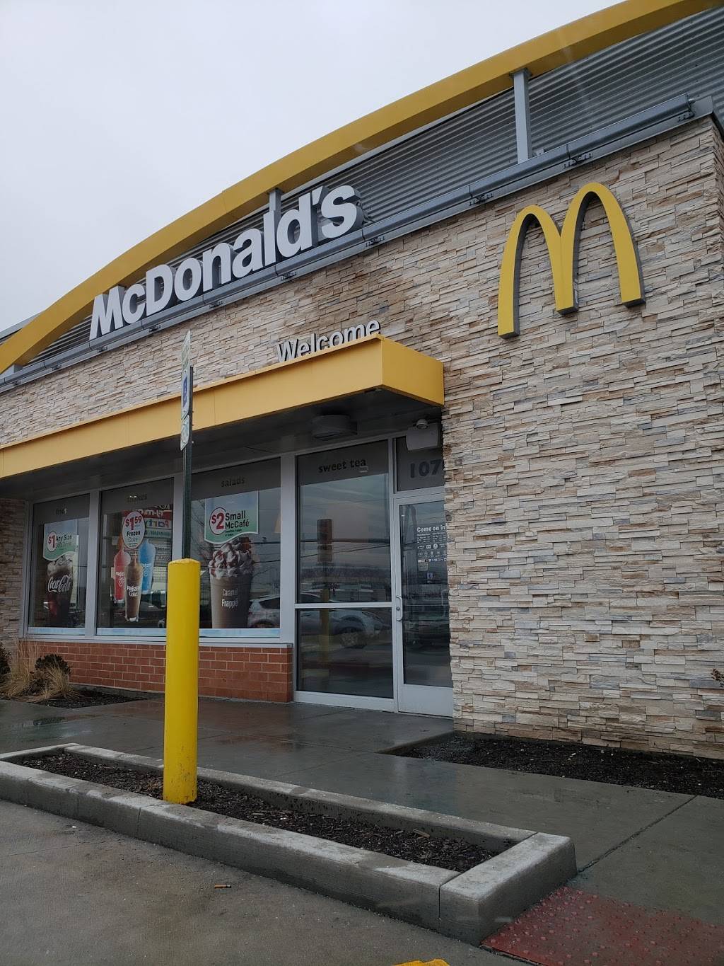 McDonalds | cafe | 1070 Roselle Rd, Hoffman Estates, IL 60169, USA | 8474667762 OR +1 847-466-7762