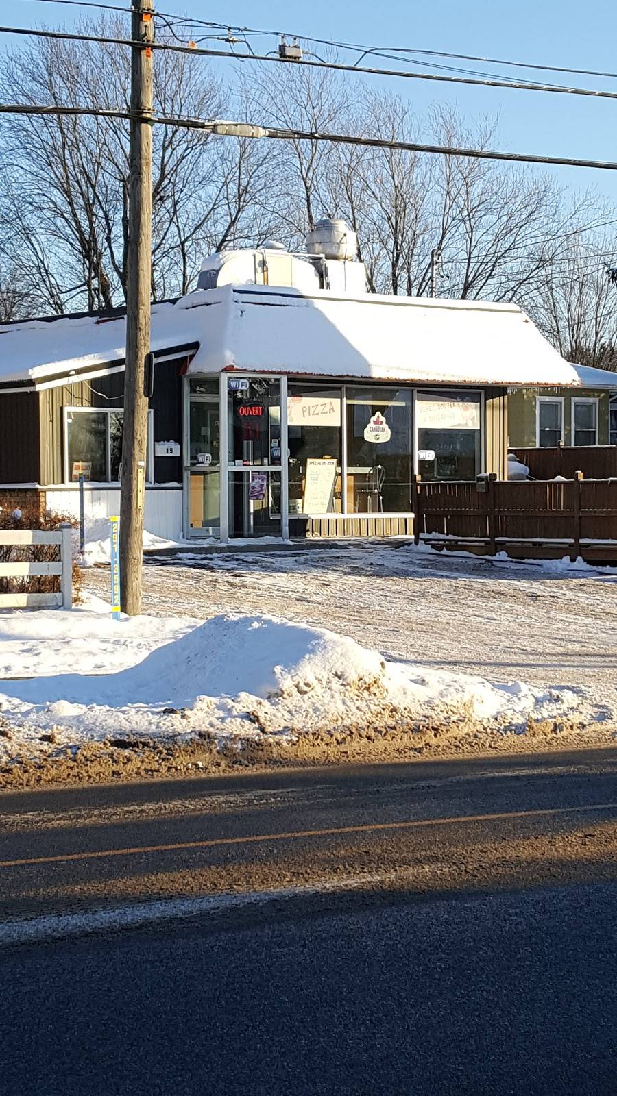 Frite En Folie (La) | restaurant | 19 Rue Jacques-Cartier S, Saint-Jean-sur-Richelieu, QC J3B 6S4, Canada | 4503585938 OR +1 450-358-5938