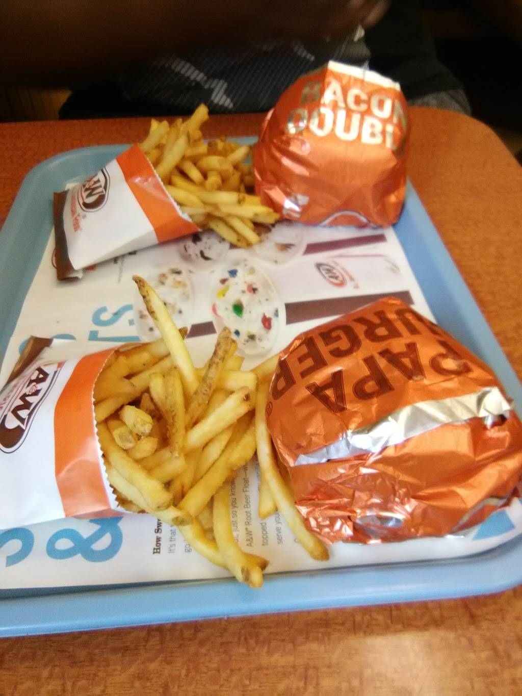 A&W Restaurant | restaurant | 518 W 6th St, St Charles, MN 55972, USA | 5079324267 OR +1 507-932-4267