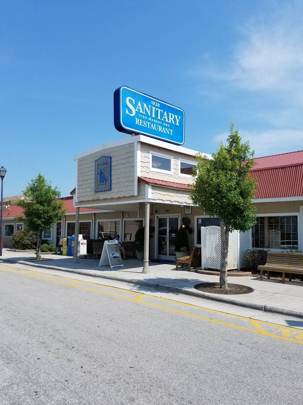Sanitary Fish Market and Restaurant | restaurant | 501 Evans St, Morehead City, NC 28557, USA | 2522473111 OR +1 252-247-3111