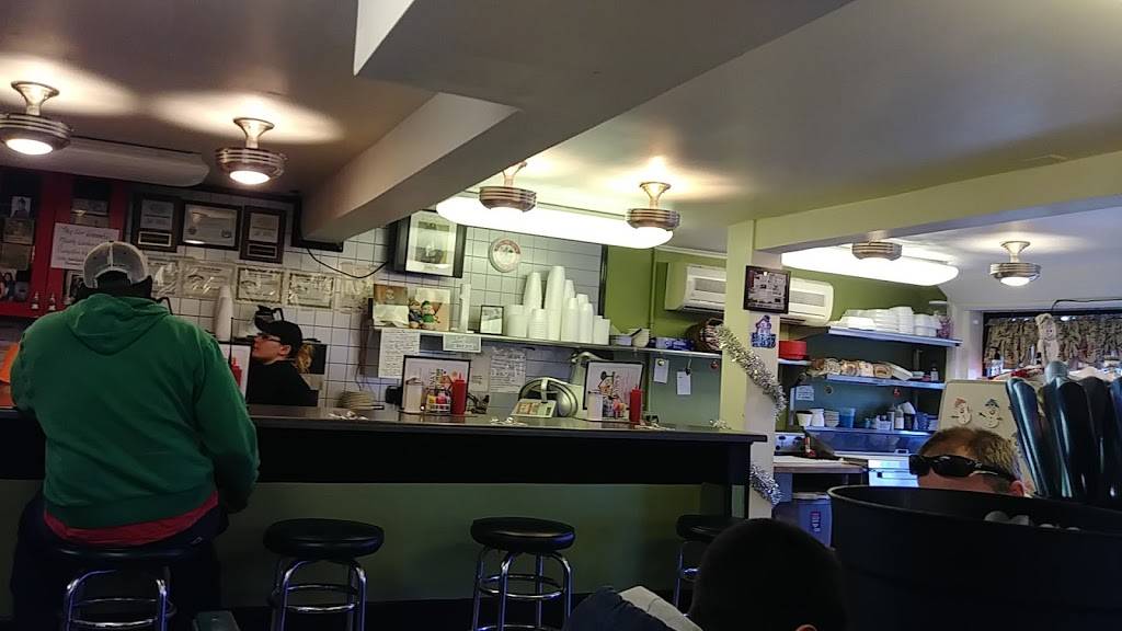 Lynns Hometown Deli & Takeout | meal takeaway | 913 N 3rd St, Millville, NJ 08332, USA | 8568252383 OR +1 856-825-2383