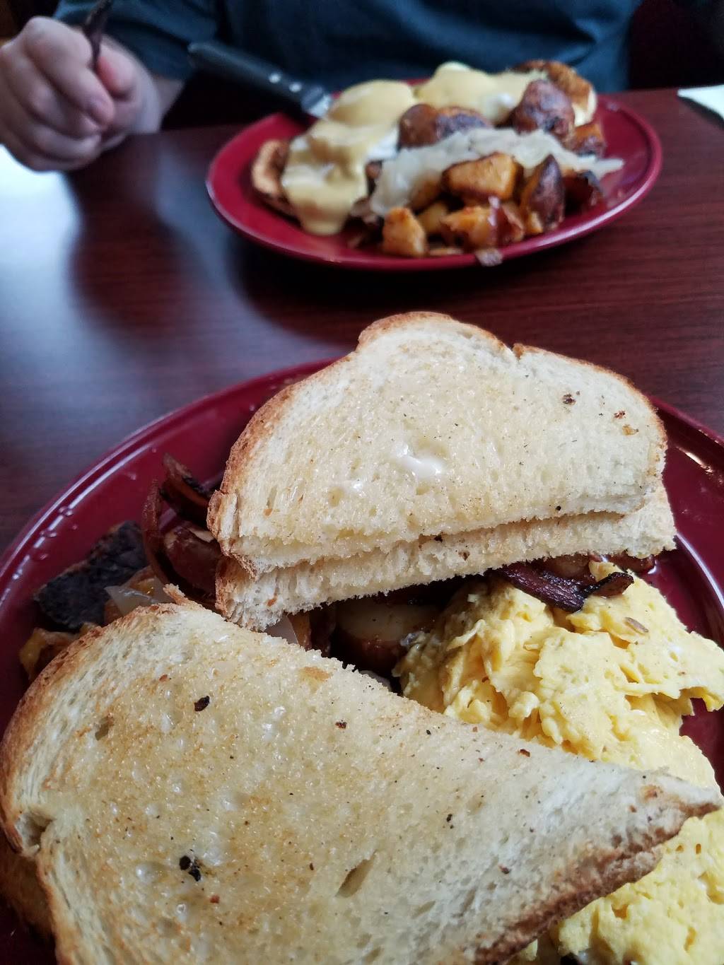 Old Village Grille | restaurant | 25 Brookfield Rd, Fiskdale, MA 01518, USA | 5083472255 OR +1 508-347-2255