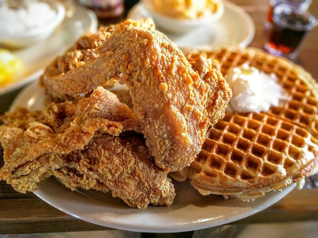 Lo-Los Chicken & Waffles | restaurant | 1201 E State Hwy 114 #100, Southlake, TX 76092, USA | 8172512663 OR +1 817-251-2663